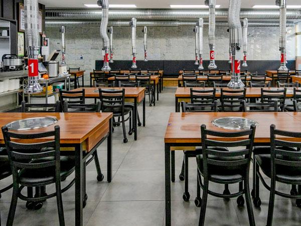 춘천시 산더덕숯불닭갈비 내부 인테리어