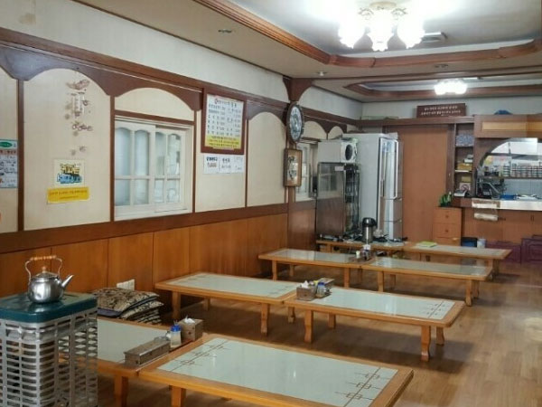 속초시 함흥막국수 내부 인테리어