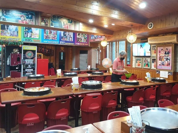 춘천시 윤일닭갈비 내부 인테리어