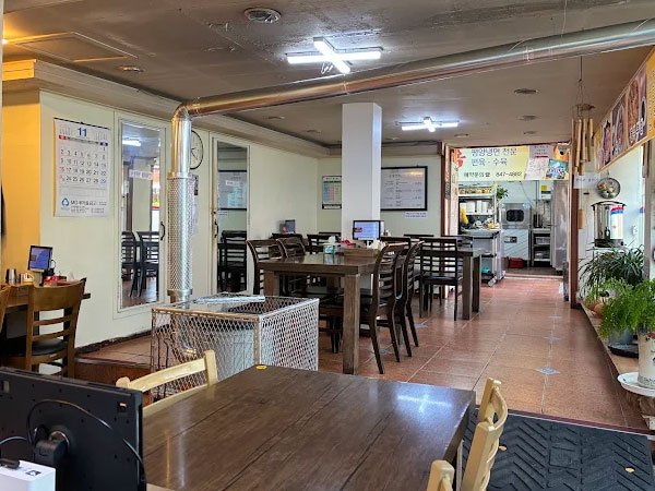 충주시 삼정면옥 내부 인테리어