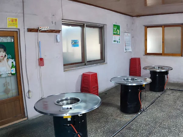 예산군 할머니곱창 내부 인테리어