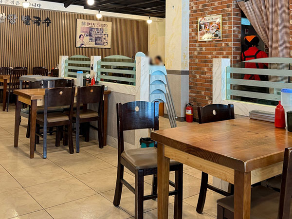 서구 원조18번완당발국수 내부 인테리어