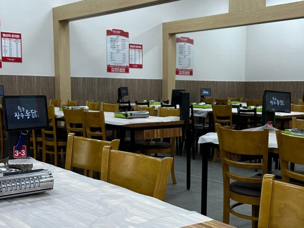 해남군 장수통닭 내부 인테리어