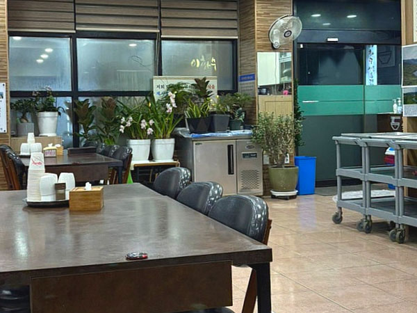 유성구 숯골원조냉면 내부 인테리어
