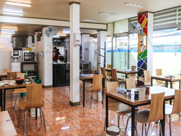 중구 남문납작만두 내부 인테리어