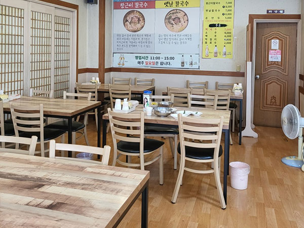 북구 왕근이칼국수 내부 인테리어