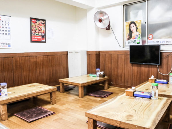북구 단골식당 내부 인테리어