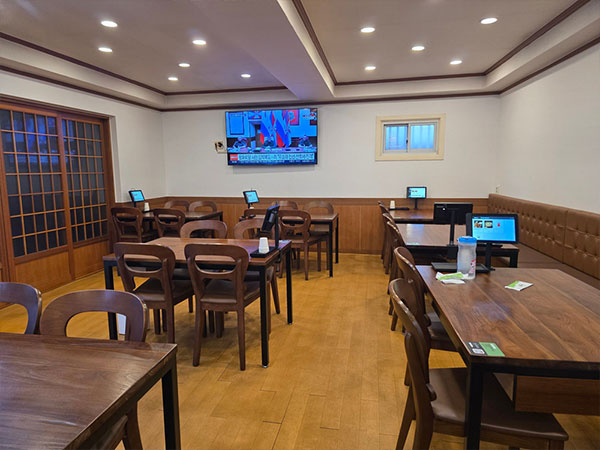 서구 반고개무침회 대교식당 내부 인테리어