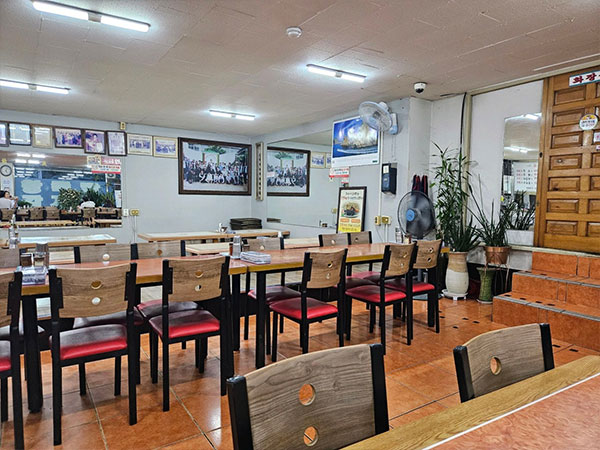 달성군 홍천뚝배기 본점 내부 인테리어