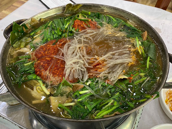 달성군 손중헌원조논메기매운탕 대표 음식