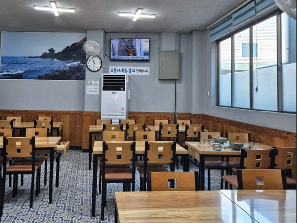 제주시 동문시장 장춘식당 내부 인테리어