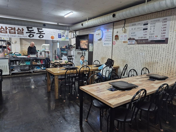 제주시 돌하르방식당 내부 인테리어