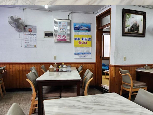 제주시 파도식당 내부 인테리어