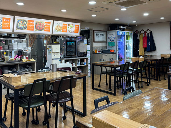 제주시 달맞이식당 내부 인테리어