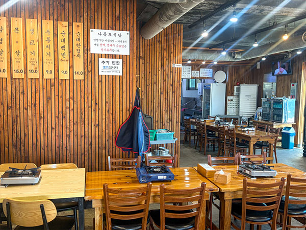서귀포시 나목도식당 내부 인테리어