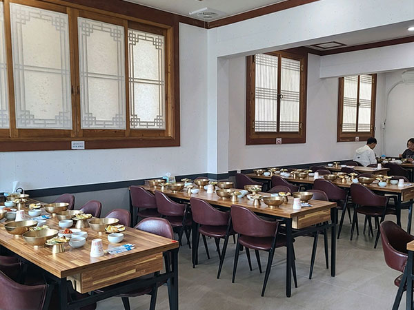 안동시 맛50년헛제사밥 내부 인테리어