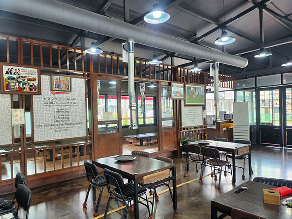 김천시 현구3대원조불고기 내부 인테리어
