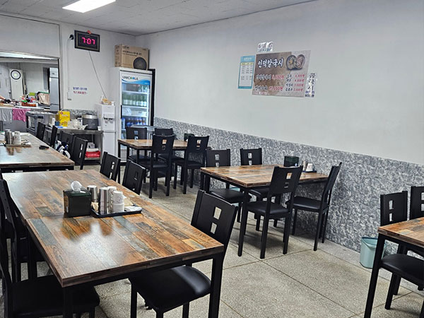 구미시 인덕칼국시 내부 인테리어