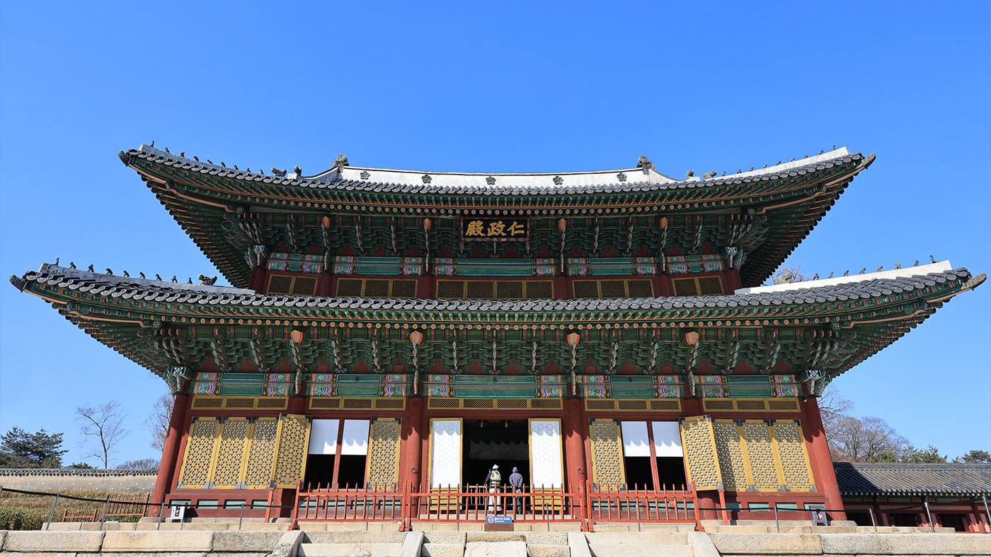 창덕궁 인정전 (昌德宮 仁政殿): 검소하되 누추하지 않고, 화려하되 사치하지 않다