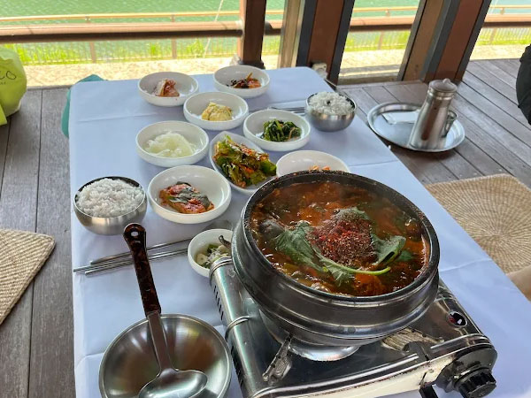 한벽집 야외 테이블