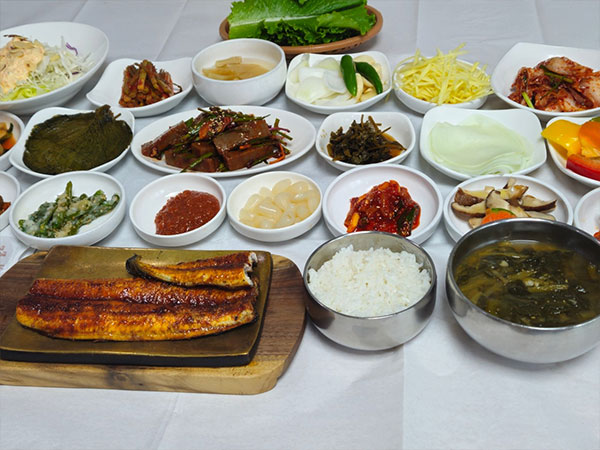 금강장어 장어구이 밑반찬