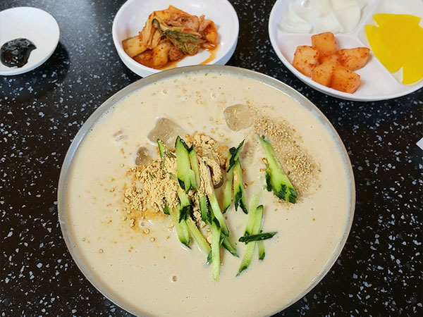 명경식당 맷돌콩국수