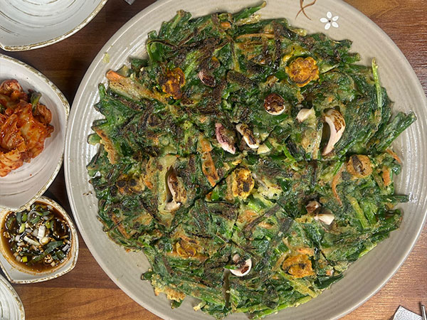 앞산할매손칼국수 해물부추전