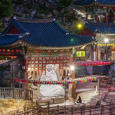 옥천암: 흰 부처님의 자비와 홍제천 흐르는 물소리 옥천암